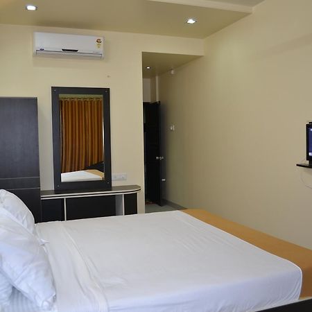 Hotel Embassy International Latur Exterior photo